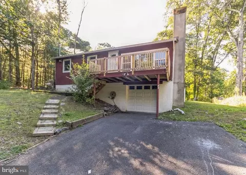 132 Lancet Cir, Dingmans Ferry, PA 18328