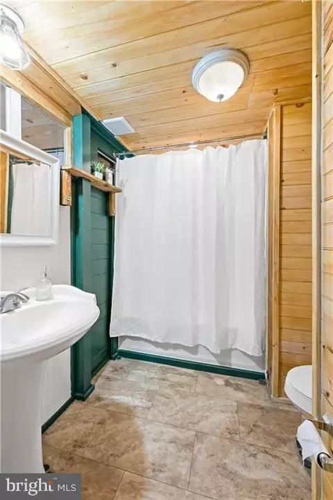 Bath - 108 Circle Ct, Lehman, PA 18324 photo 1 of 3