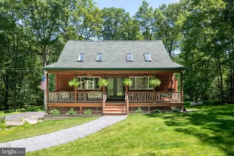 117 Red Rock Cir, Lords Valley, PA 18428