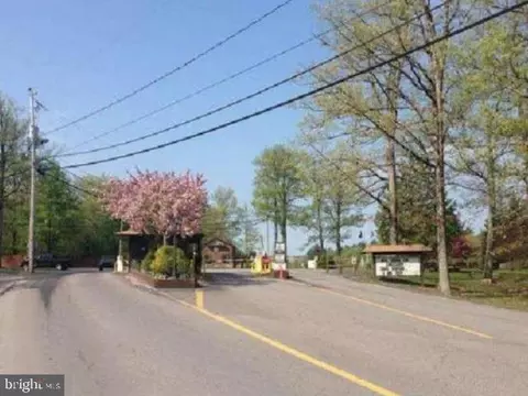 119 Stroud Ct, Dingmans Ferry, PA 18328