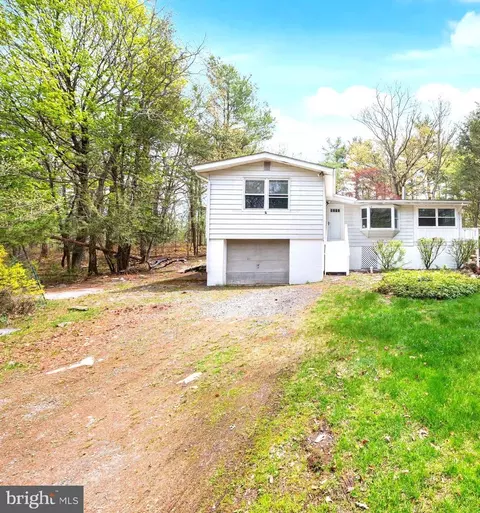 108 Branchwood Trl, Dingmans Ferry, PA 18328