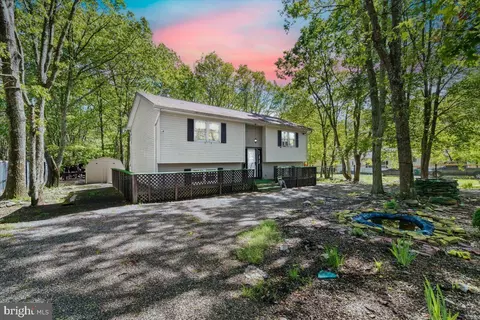 1121 Steele Cir, Bushkill, PA 18324