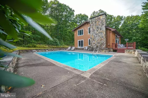 109 Alex Rd, Lords Valley, PA 18428