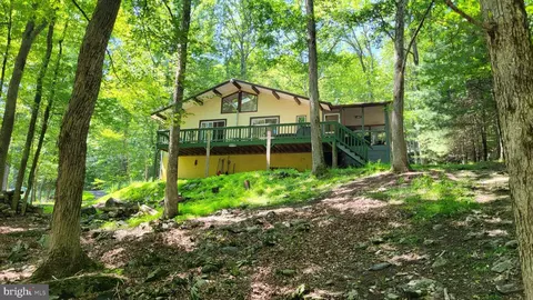 5814 Decker Rd, Bushkill, PA 18324