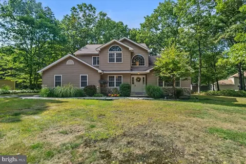 604 Bombur Ln, Tamiment, PA 18371