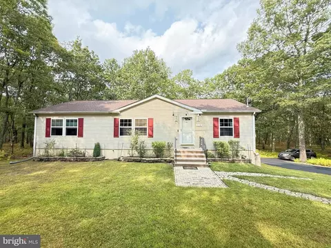 3124 Bluebird Dr, Bushkill, PA 18324