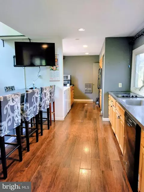 192 Cambridge Ct, Bushkill, PA 18324