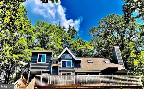 1026 Hampstead Rd, Bushkill, PA 18324