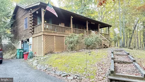 2119 Meadowlark Cir, Bushkill, PA 18324