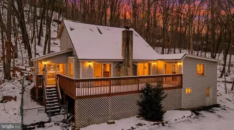 5695 Decker Rd, Bushkill, PA 18324