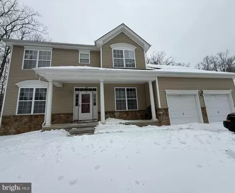 145 Kensington Dr, Lehman, PA 18324