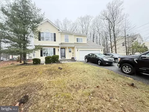1152 Dorset Dr, Bushkill, PA 18324