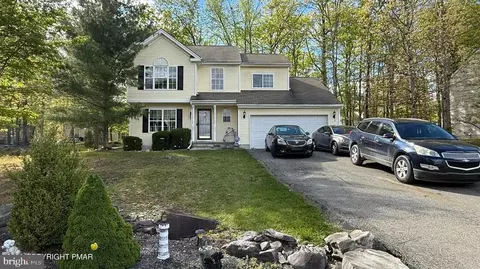 1152 Dorset Dr, Bushkill, PA 18324
