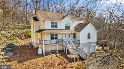 226 Regent St, Bushkill, PA 18324