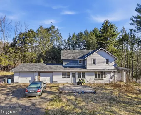 103 Ceramic Dr, Greentown, PA 18426