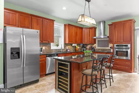 1007 Hampstead Rd, Bushkill, PA 18324