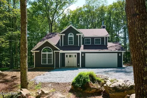 110 Forest View Dr, Hawley, PA 18428