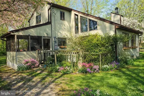 1119 Cranberry Dr, Bushkill, PA 18324