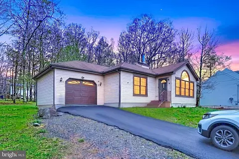 4341 Pine Ridge Dr, Bushkill, PA 18324