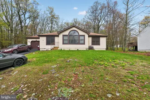 4341 Pine Ridge Dr, Bushkill, PA 18324