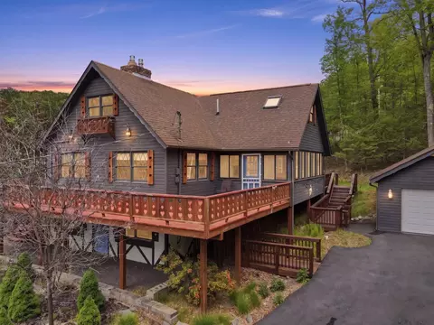 162 Indian Dr, Greentown, PA 18426