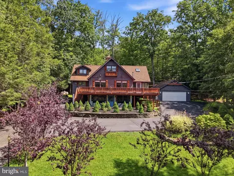 162 Indian Dr, Greentown, PA 18426
