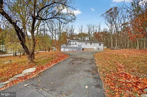 123 Andiron Way, Lackawaxen, PA 18435
