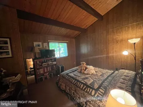 Bedroom - 5970 Decker Rd, Bushkill, PA 18324 photo 2 of 5