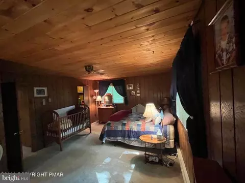 Bedroom - 5970 Decker Rd, Bushkill, PA 18324 photo 4 of 5