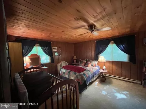 Bedroom - 5970 Decker Rd, Bushkill, PA 18324 photo 5 of 5