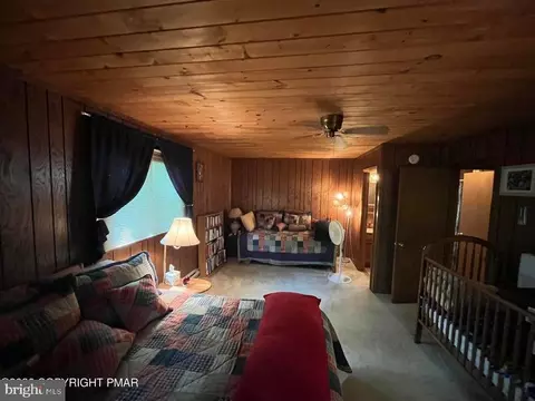 Bedroom - 5970 Decker Rd, Bushkill, PA 18324 photo 3 of 5