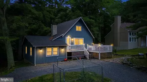 204 Mountain Dr, Dingmans Ferry, PA 18328