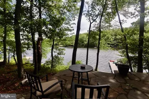 133 Corral Ln, Hawley, PA 18428