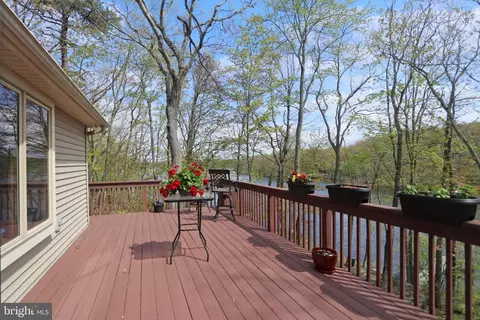 133 Corral Ln, Hawley, PA 18428