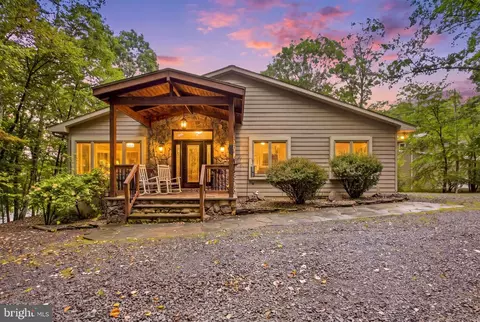 133 Corral Ln, Lords Valley, PA 18428