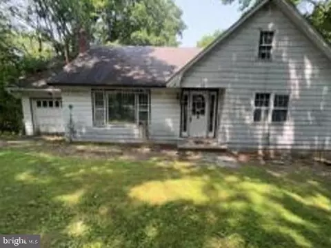178 Twin Lakes Dr, Shohola, PA 18458