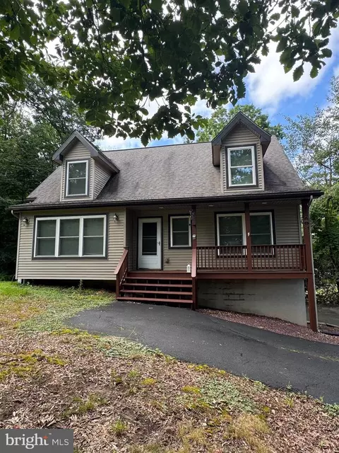 111 Remuda Dr, Hawley, PA 18428