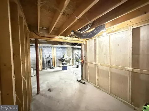 Entry Way - Undisclosed, Bushkill, PA 18324 photo 7 of 7