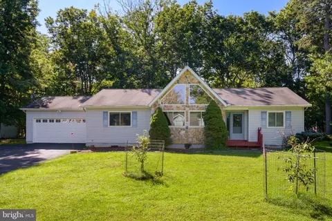 513 Gandolf Rd, Tamiment, PA 18371