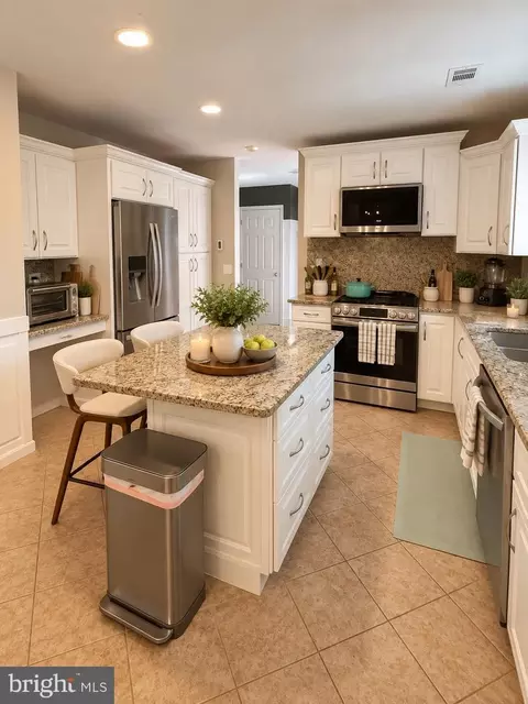 Kitchen - 6043 Decker Rd, Bushkill, PA 18324 photo 3 of 5