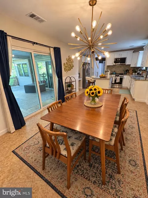 Dining - 6043 Decker Rd, Bushkill, PA 18324 photo 3 of 3
