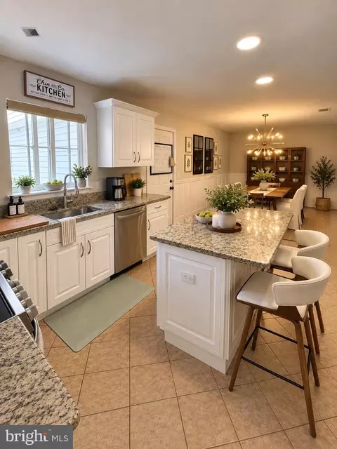 Kitchen - 6043 Decker Rd, Bushkill, PA 18324 photo 1 of 5