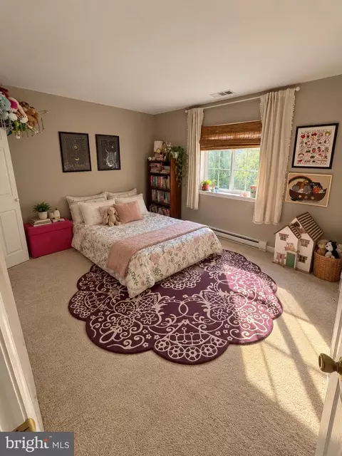 Bedroom - 6043 Decker Rd, Bushkill, PA 18324 photo 4 of 7