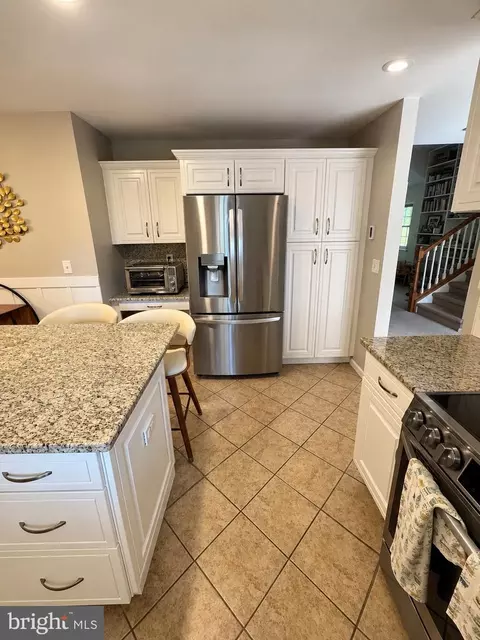 Kitchen - 6043 Decker Rd, Bushkill, PA 18324 photo 5 of 5