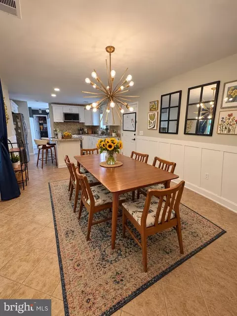 Dining - 6043 Decker Rd, Bushkill, PA 18324 photo 2 of 3