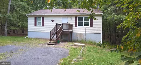 521 Starling Ct, Bushkill, PA 18324