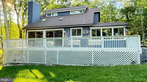 2120 Apley Dr, Bushkill, PA 18324