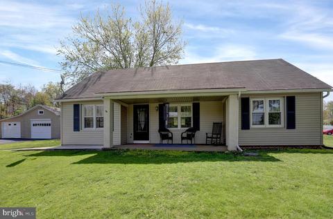 504 E Sunbury St, Millerstown, PA 17062