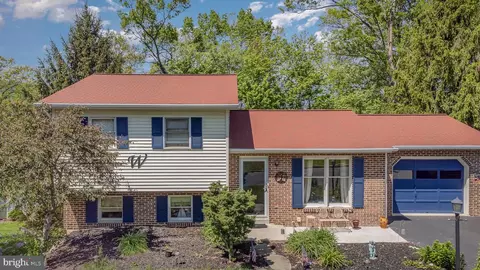 229 Ridgeview Dr, Marysville, PA 17053