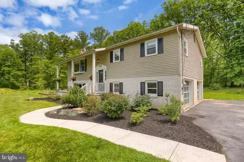60 Greens Valley Rd, Landisburg, PA 17040